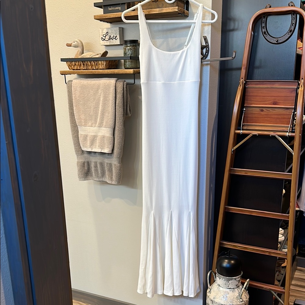 Elegant White Maxi Dress